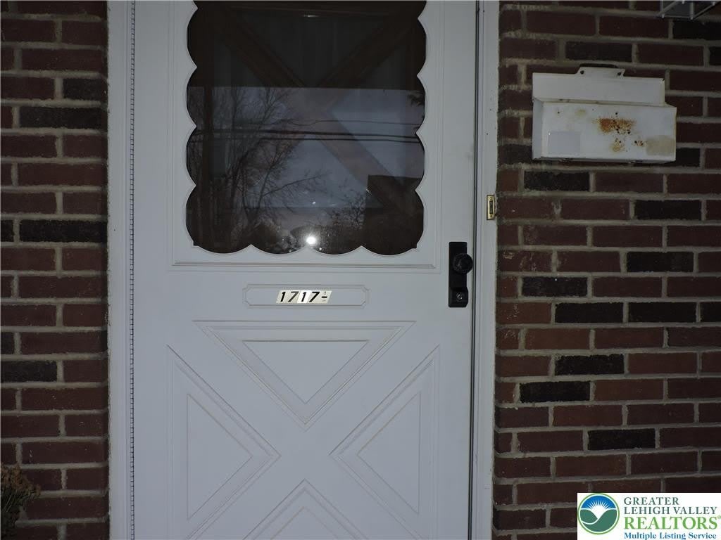 1717 1/2 W Tremont Street – photo 2
