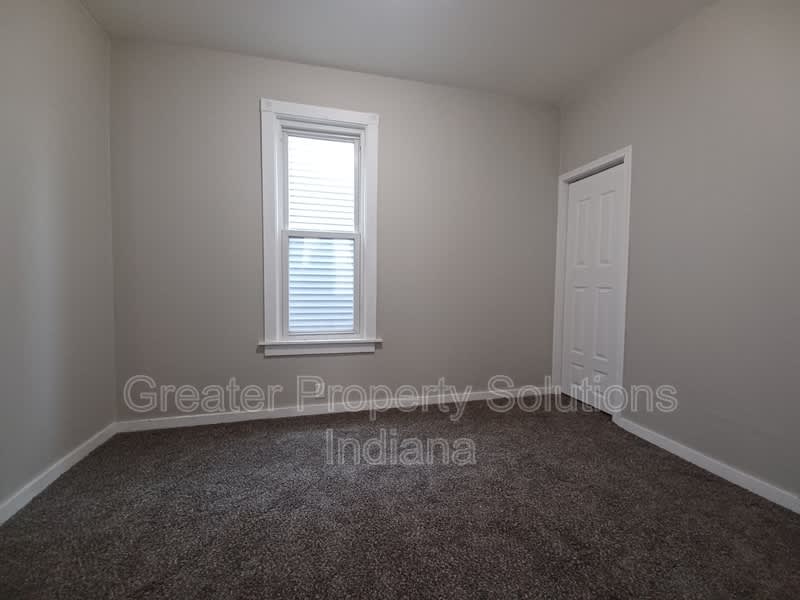 1719 Sheridan AveLower – photo 4