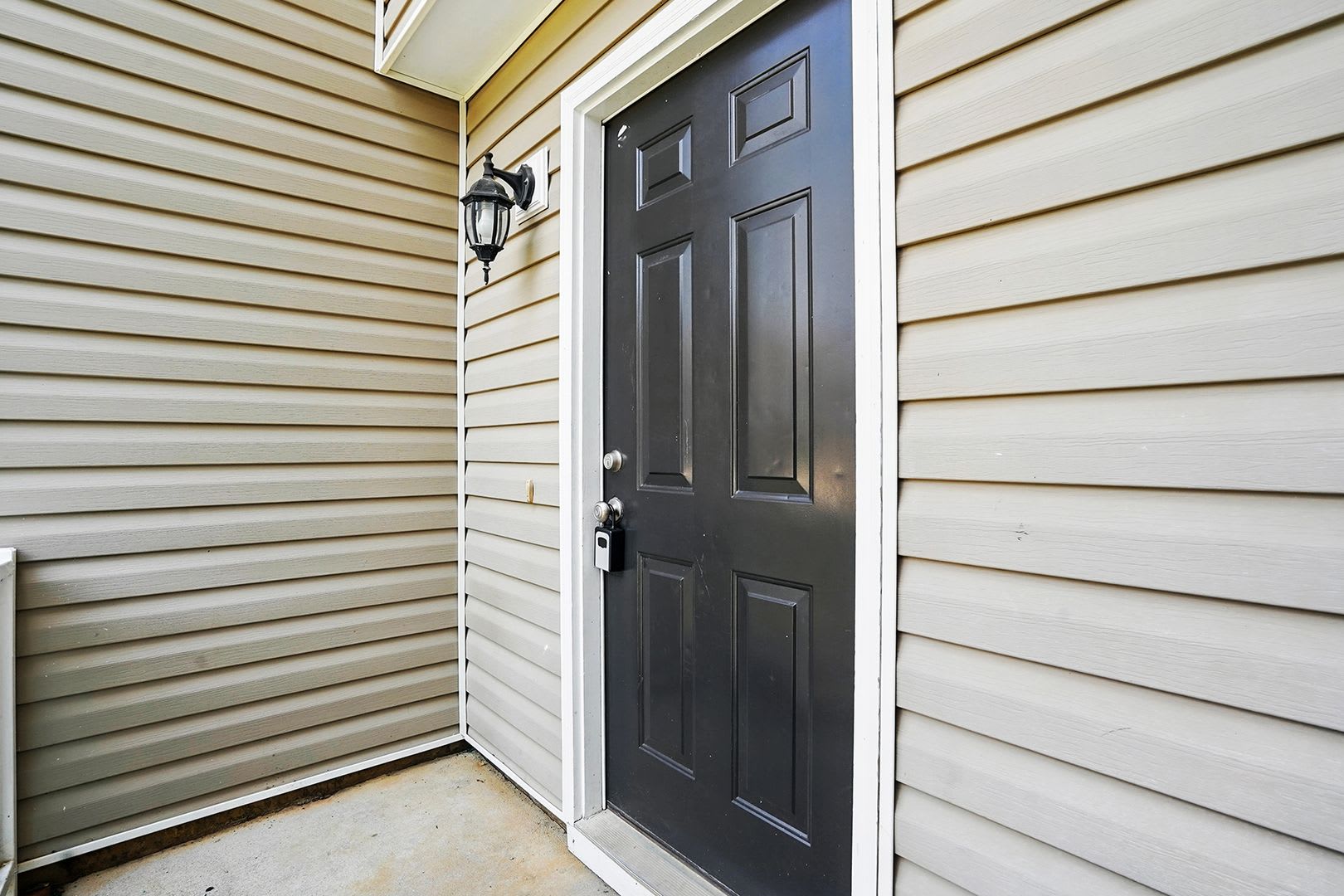Beautifully Updated Townhome in Clayton – Available Now! – photo 4