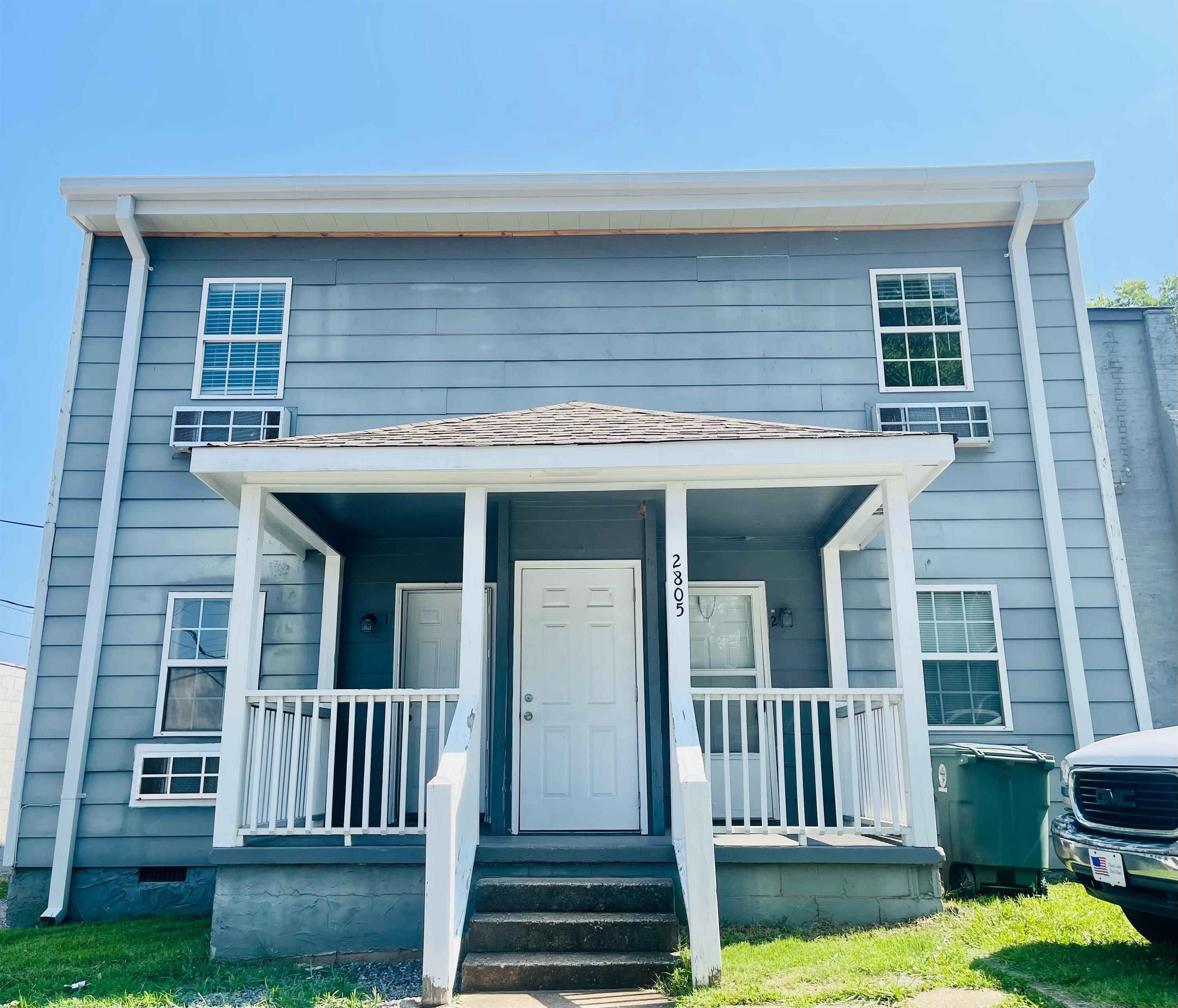 2805 East 37th Street – photo 1