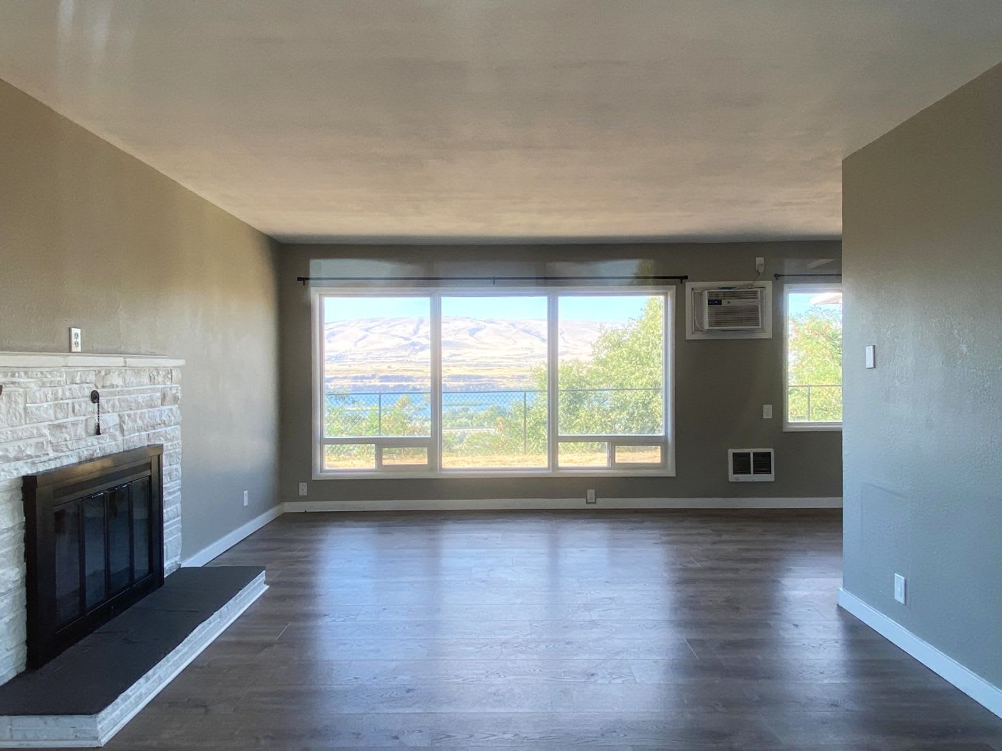 Cute Space with River View – photo 3