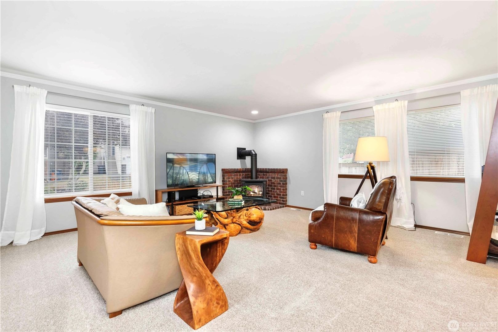 Spacious 3-Bedroom Home in Charming Duvall Available NOW – photo 2