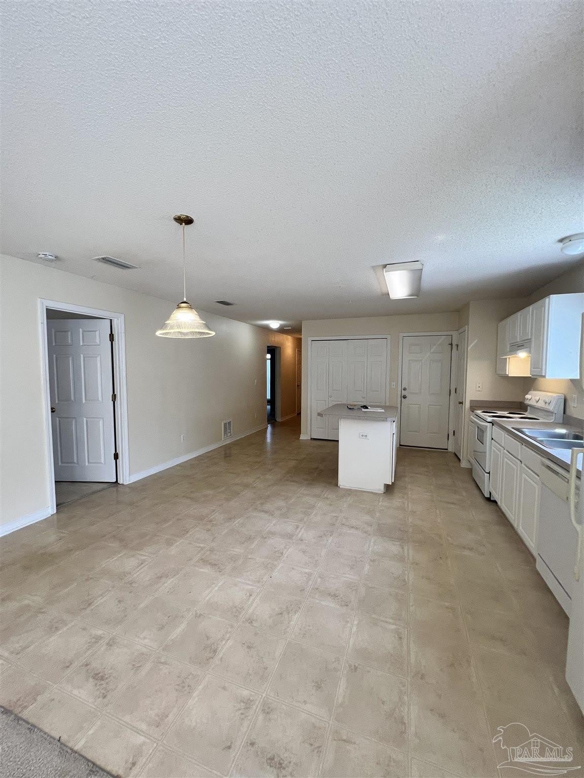 5761 Charlene Dr – photo 3
