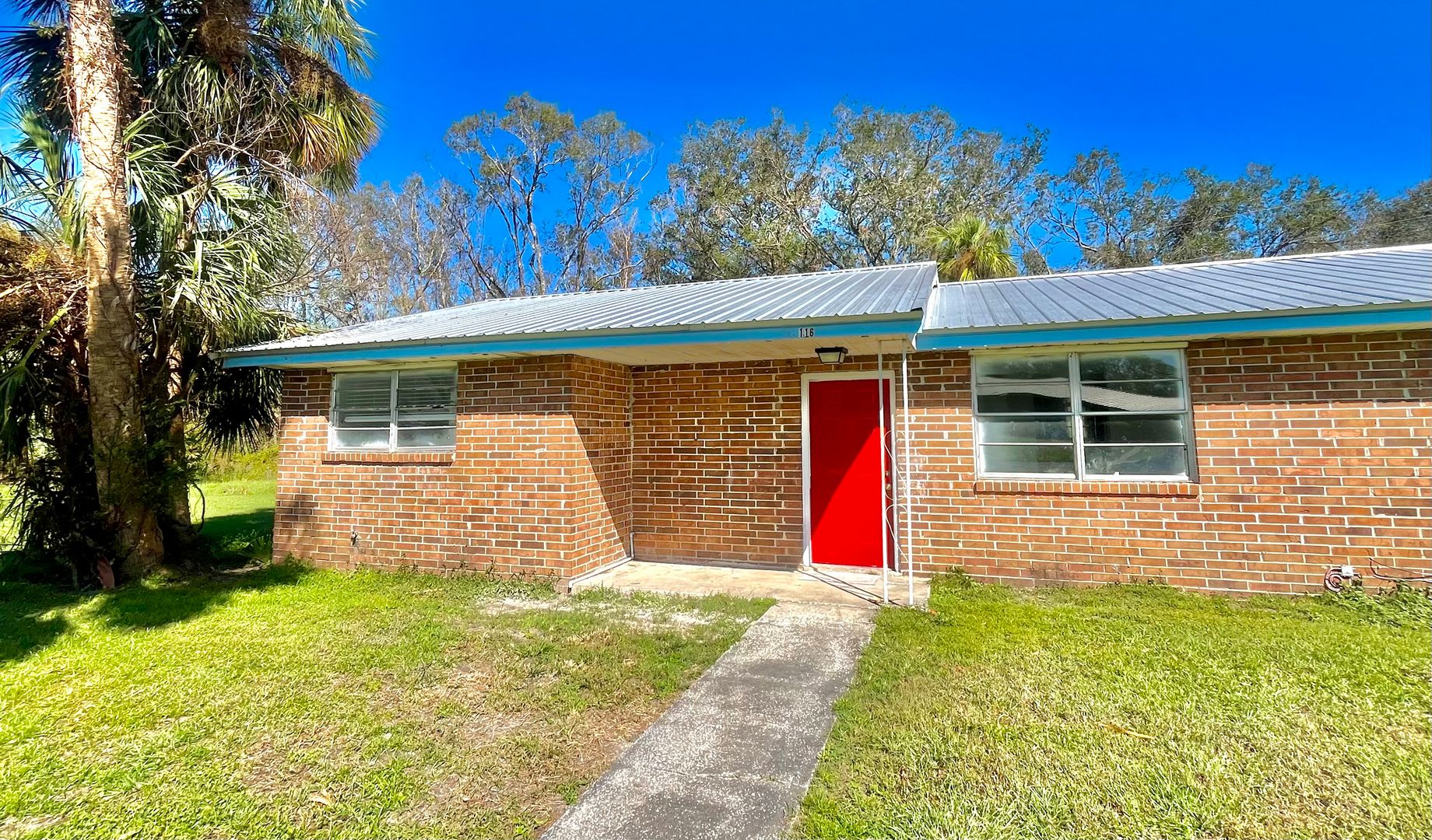 Remodeled 3 Bedroom, 1 Bathroom Brick Apartment near Downtown Live Oak – photo 1