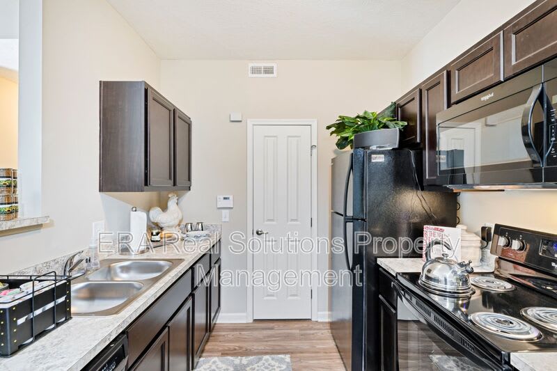 1627-108 Gilmore Park Avenue – photo 4