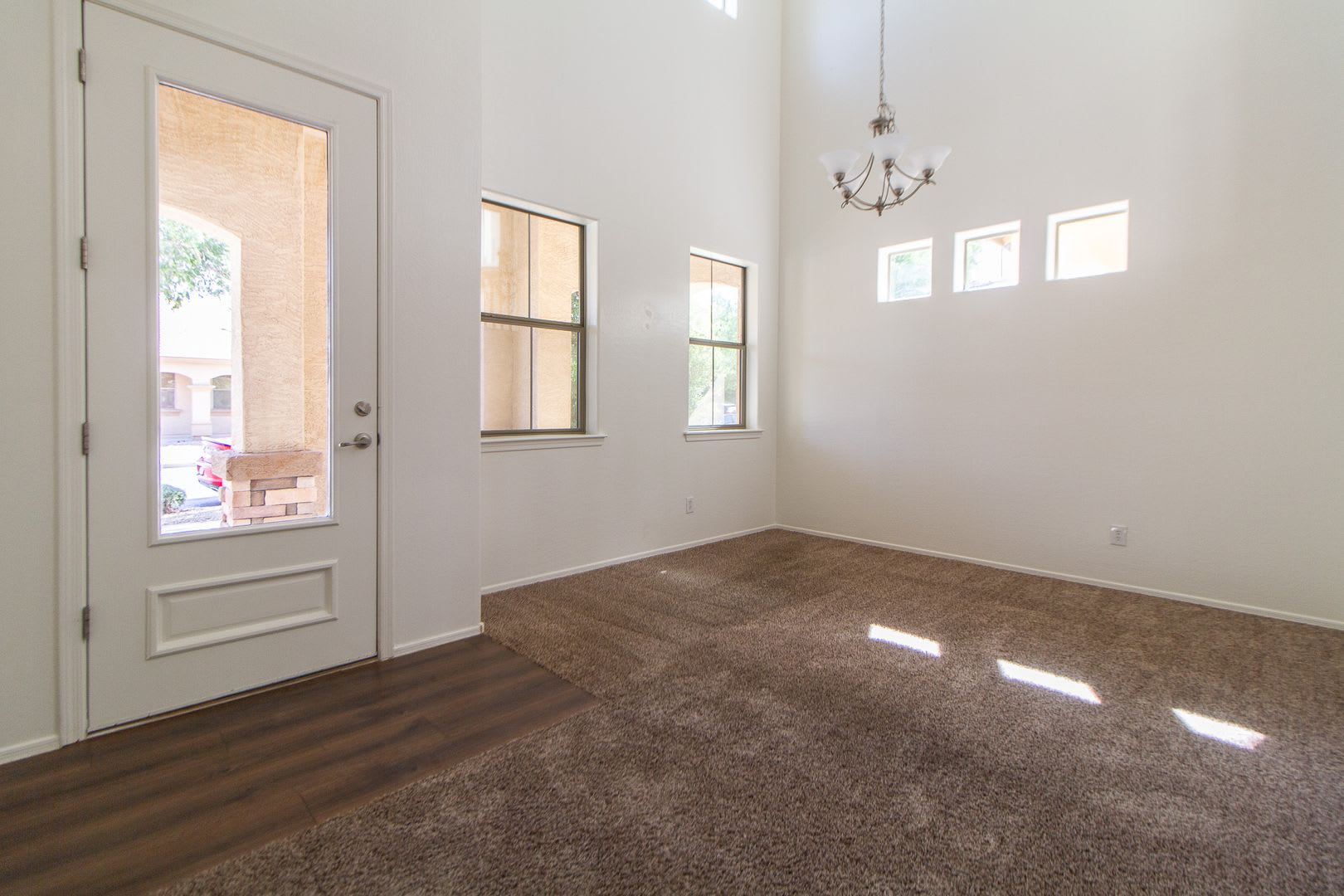Beautiful 3-Bedroom Home in Cooley Station! – photo 3