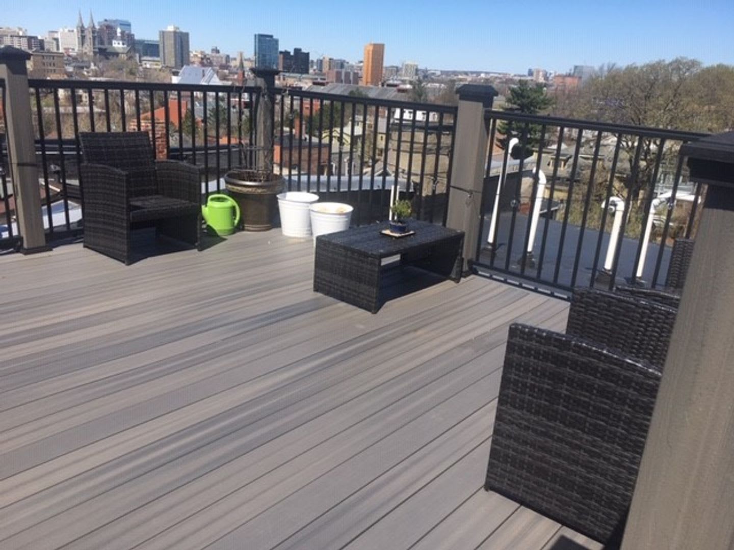 Beautiful Modern 4 bed unit with a rooftop deck! – photo 2