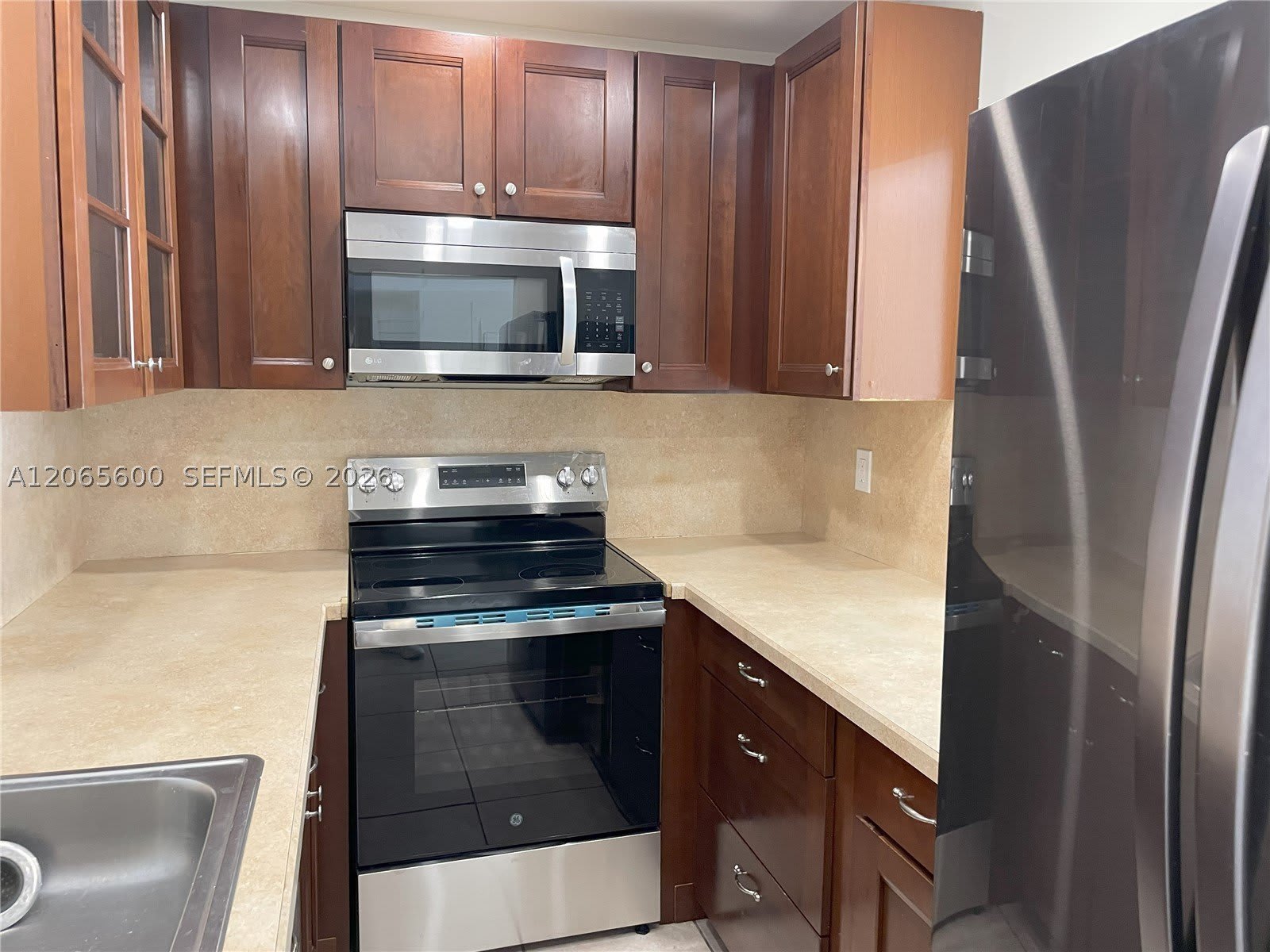 1447 Towhee St – photo 2