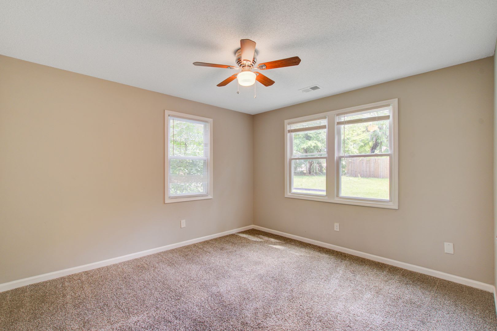 Beautiful 3BR/2BA Home Close to Everything Columbia Has to Offer – photo 5