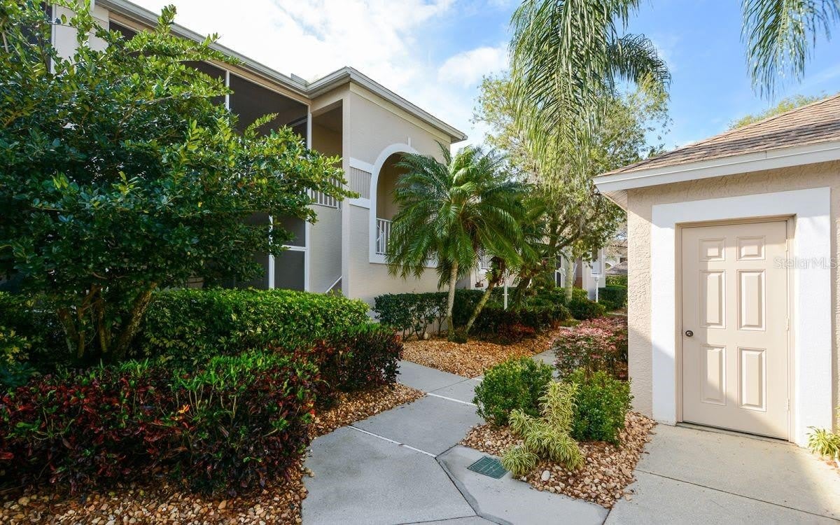 9611 CASTLE POINT Drive – photo 1