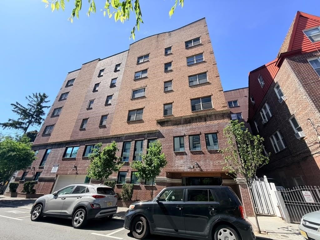 135 38Th St – photo 2