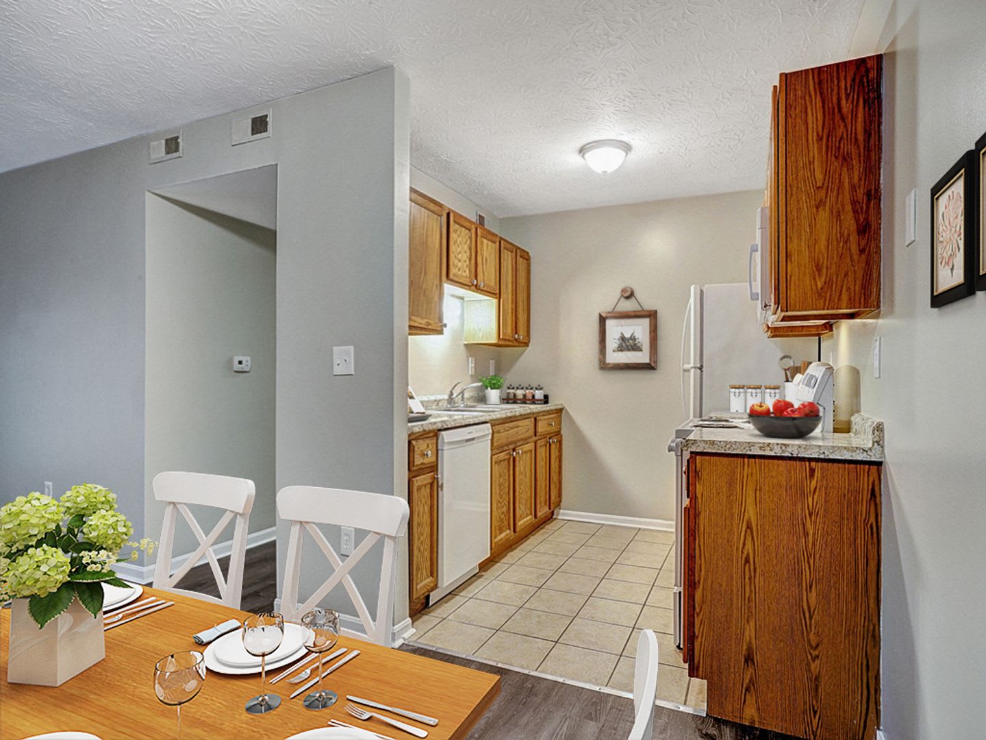 2 Bedroom, 1 Bathroom Apartment with Patio or Balcony at Pennington Court – photo 4