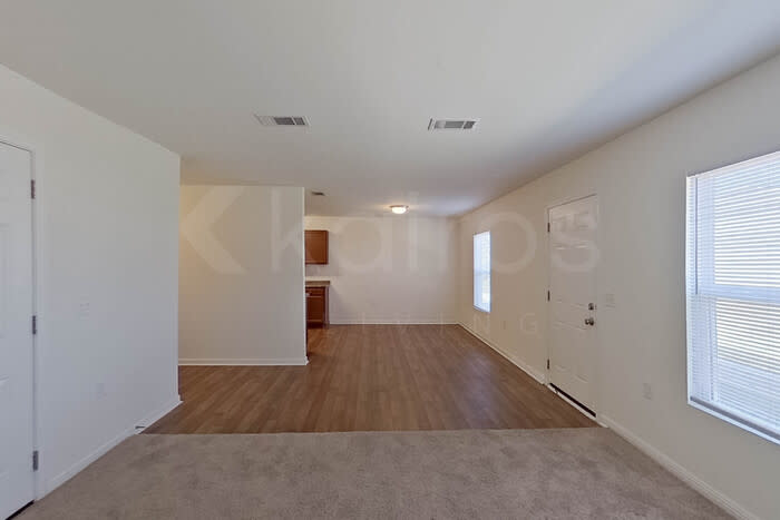 924 Sanford Lane – photo 5