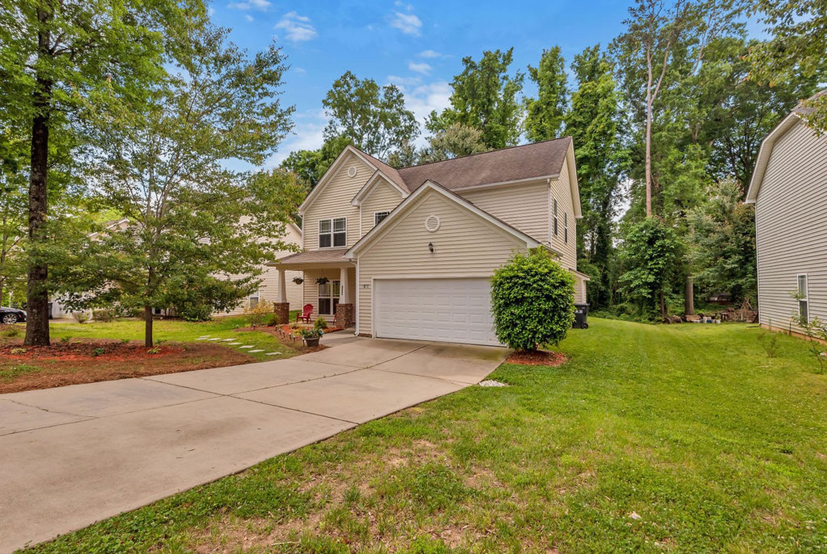 3BR/2.5BA home for rent 7 miles from uptown with access to the greenway at the end of the street. – photo 1