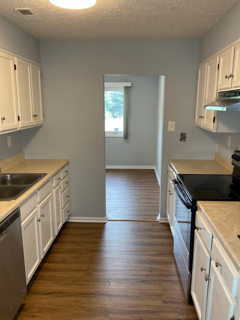 Very Well Maintained And Extra Large 3Br 2Ba Condo Moments To Marc Train In Downtown Gaithersburg – photo 4