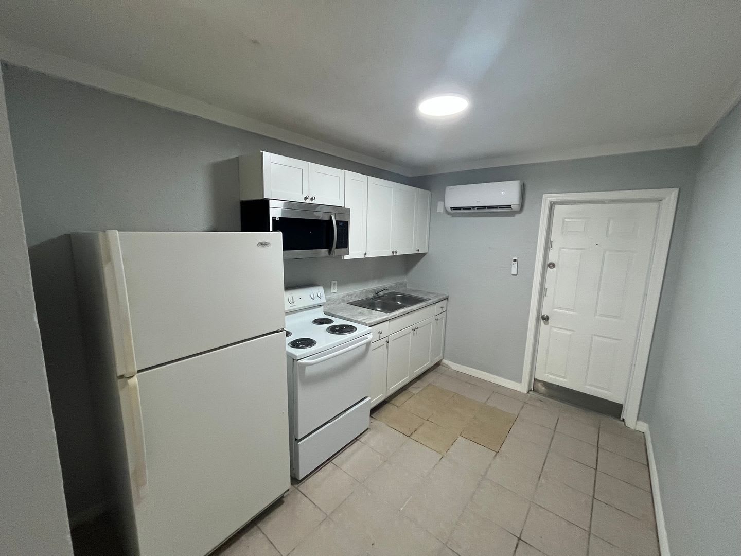 Nice 2BR/1BA Duplex Near Schools in Winter Haven! – photo 3