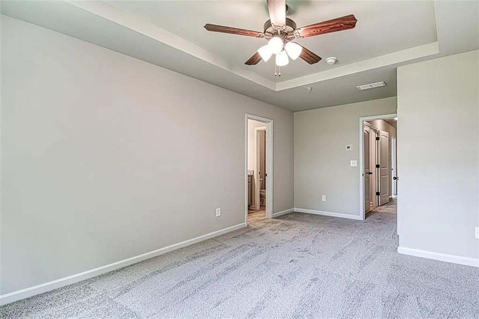 Room in 3 Bedroom Home at Bayrose Cir – photo 4