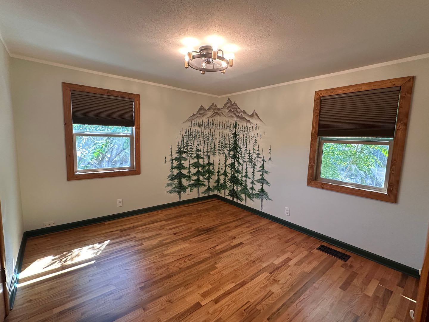 Beautiful 4 bedroom home with views of town – photo 3