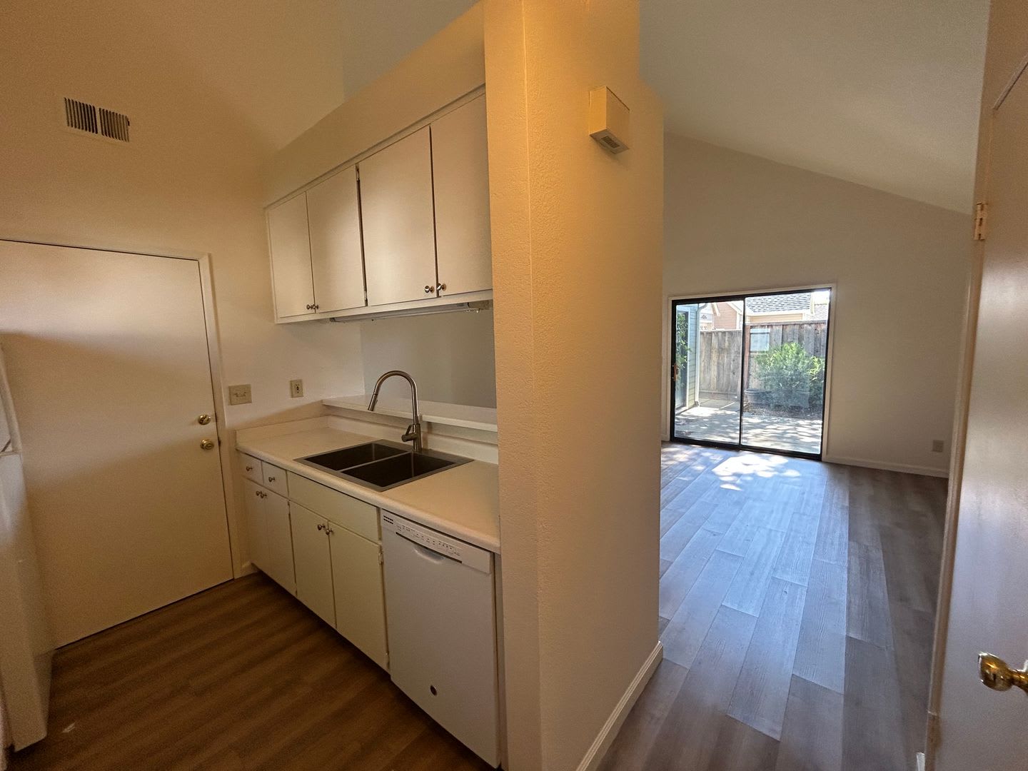 Adorable 1 Bedroom Home in 55+ Cottage Green Community! – photo 3