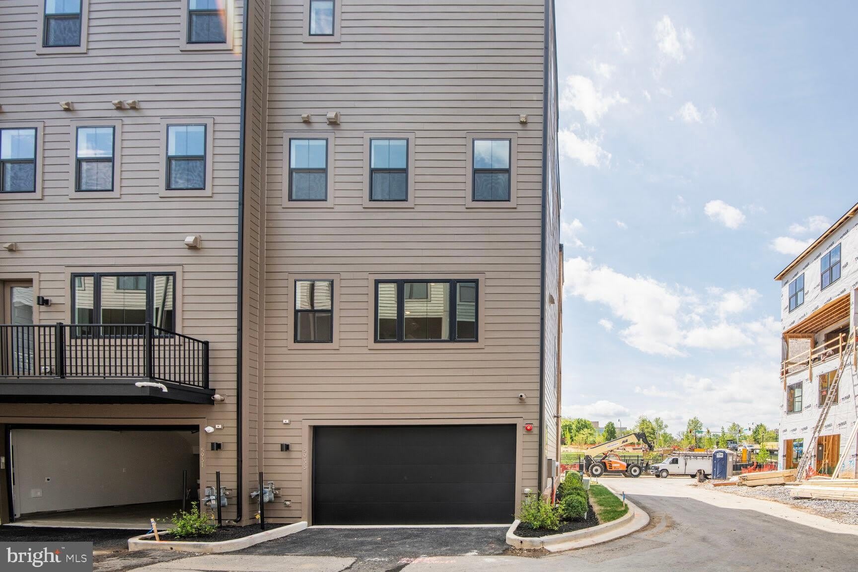5933 Stonehenge Place – photo 2