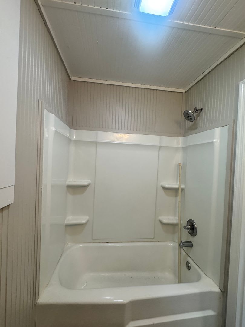 Available Now! 307 Crawford Lane in Thompson – photo 2