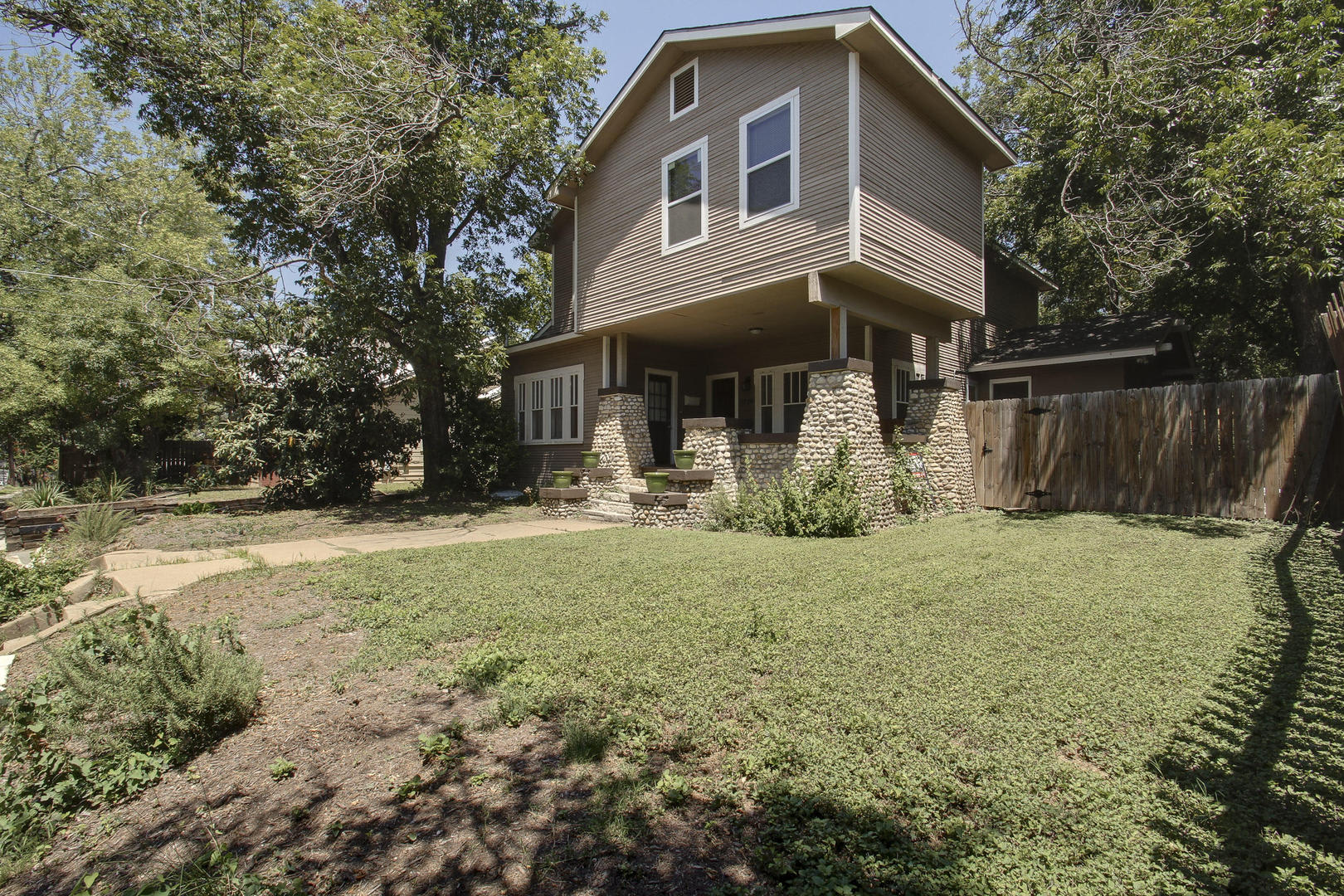 UT PRE-LEASE: West Campus / Walking Distance to UT – photo 4