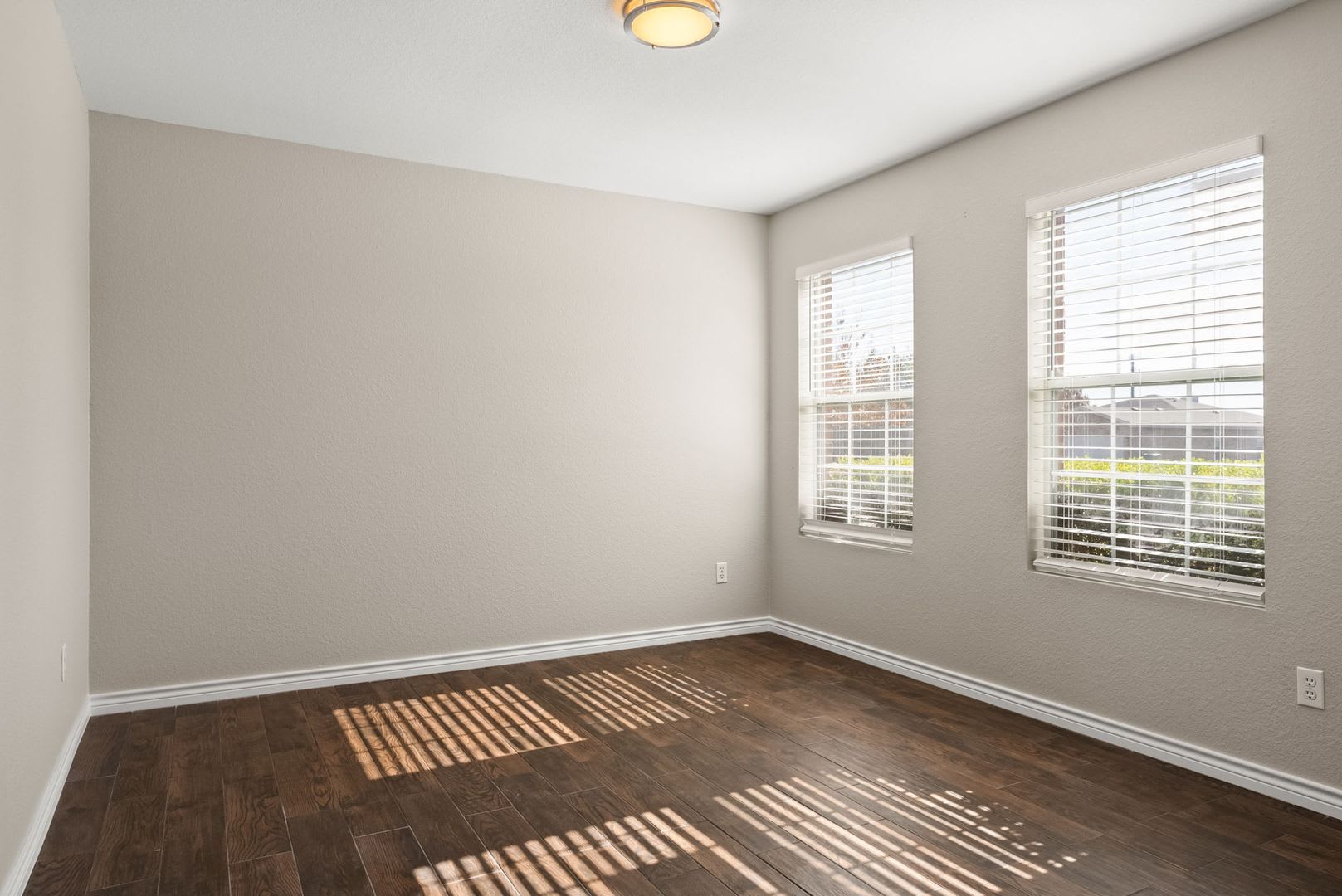 2409 Riley Dr – photo 2