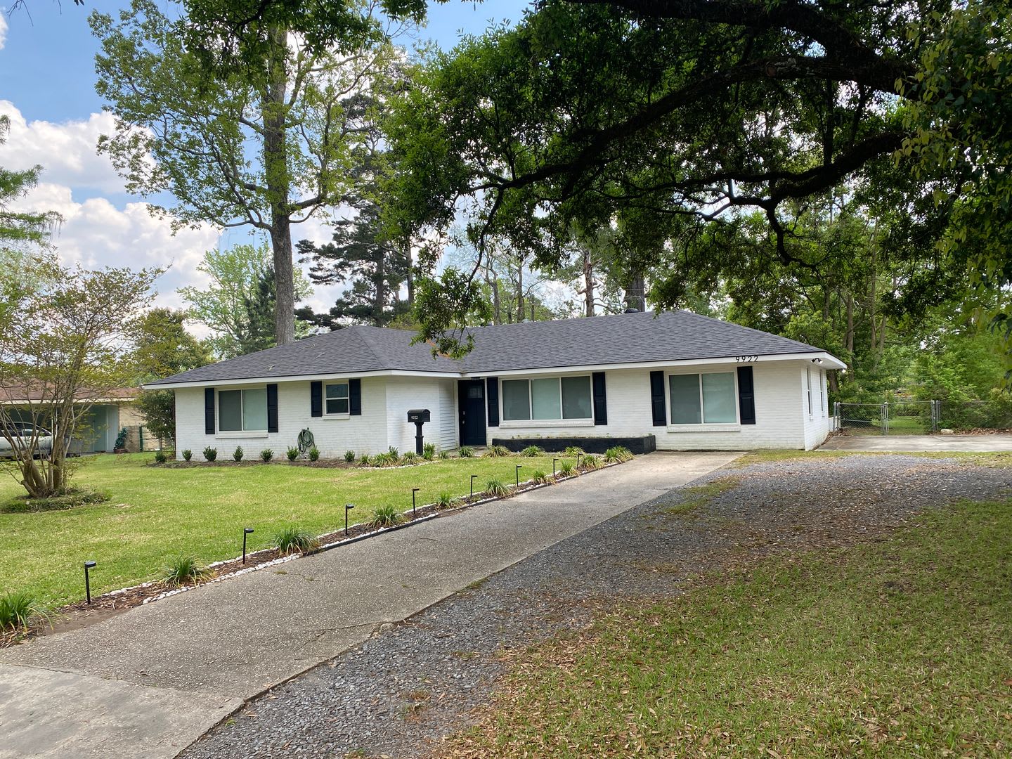 ***Price Drop plus $500 off First Month's Rent*** Modern Comfort in a Prime Baton Rouge Location – photo 2