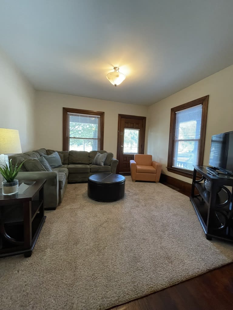 1146 Memorial Avenue – photo 1