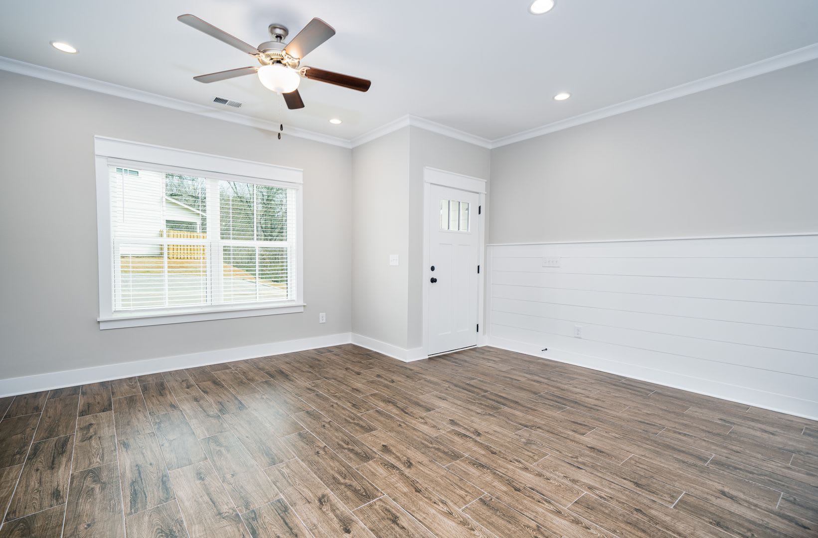 Self Tour This Home in Person with the Rently Tours App! – photo 2
