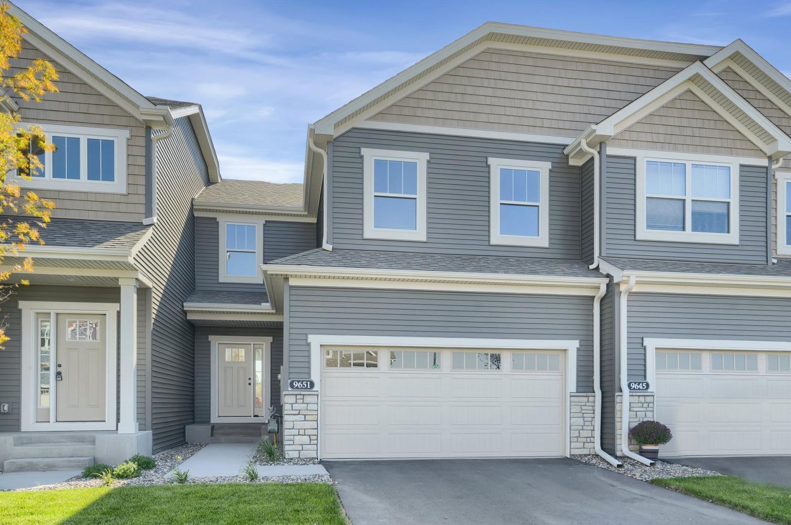 Beautiful 3Bed 3Bath Townhome In Cottage Grove – photo 2