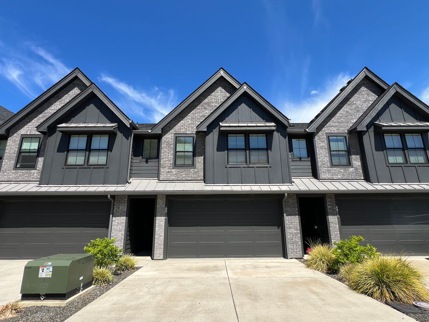 Luxury Townhome for Lease at the Courtyards at Hidden Crest – photo 2