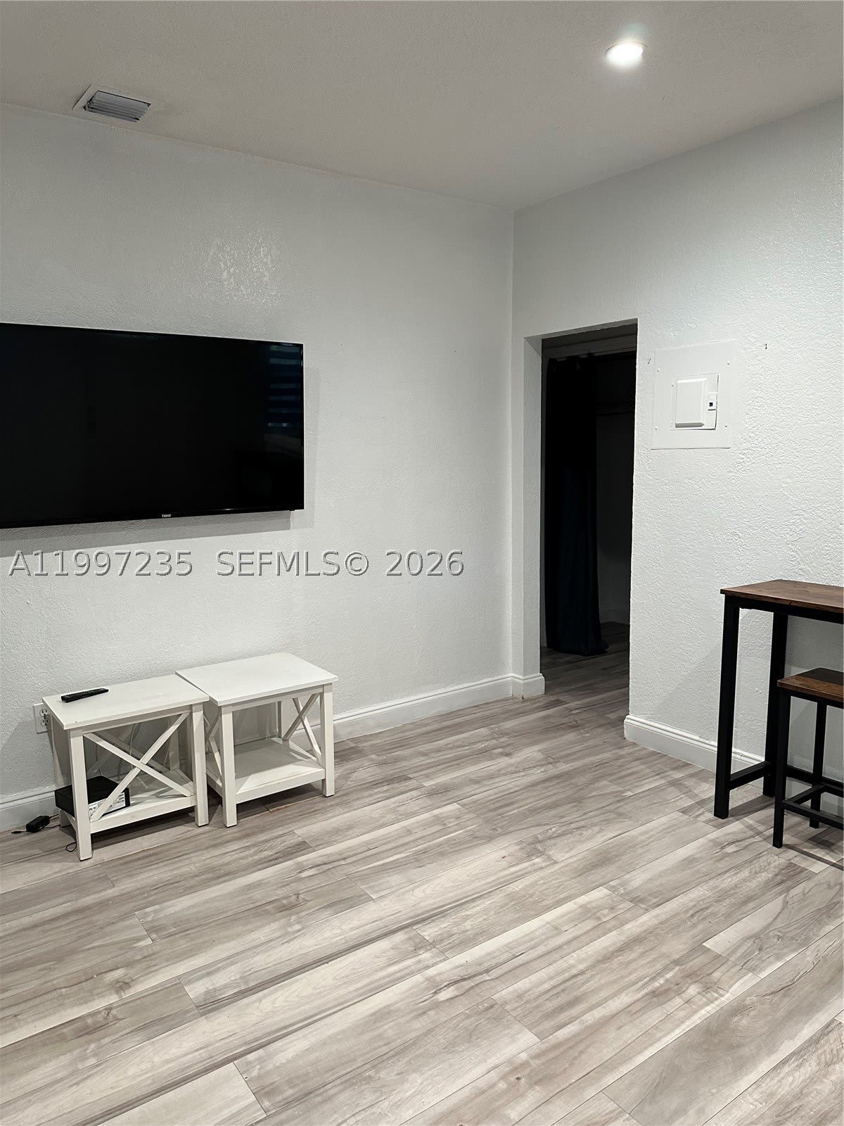 8401 Crespi Blvd – photo 3