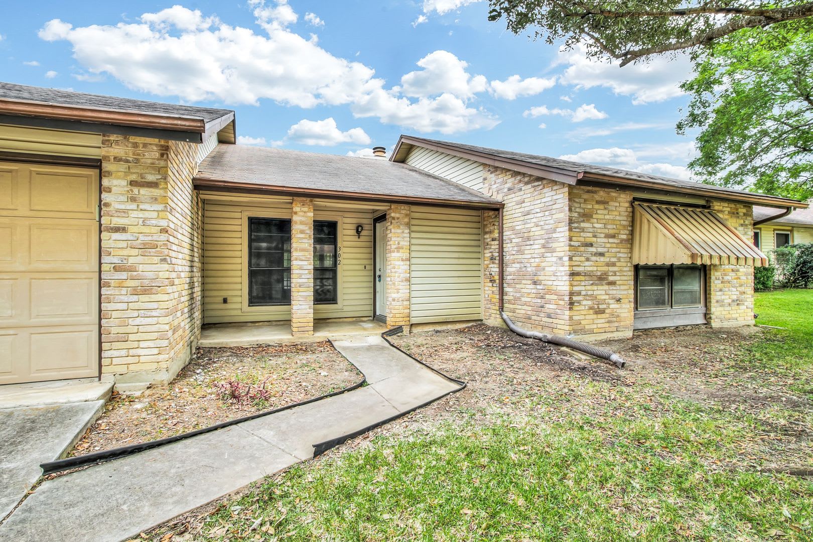 Serene One Story Retreat With Oversized Backyard And Screened Porch – photo 2