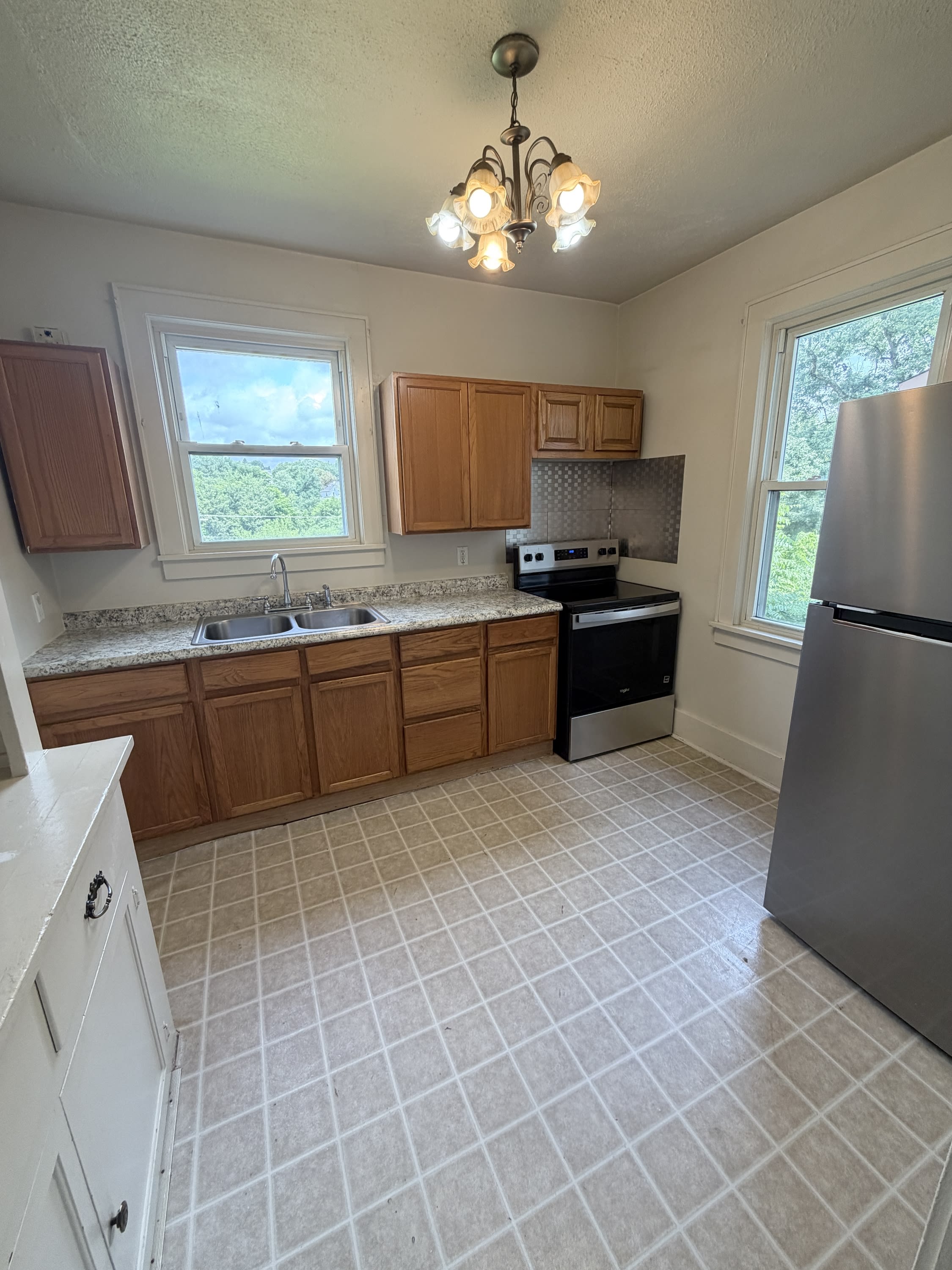 242 1 2 North 5Th Street – photo 1
