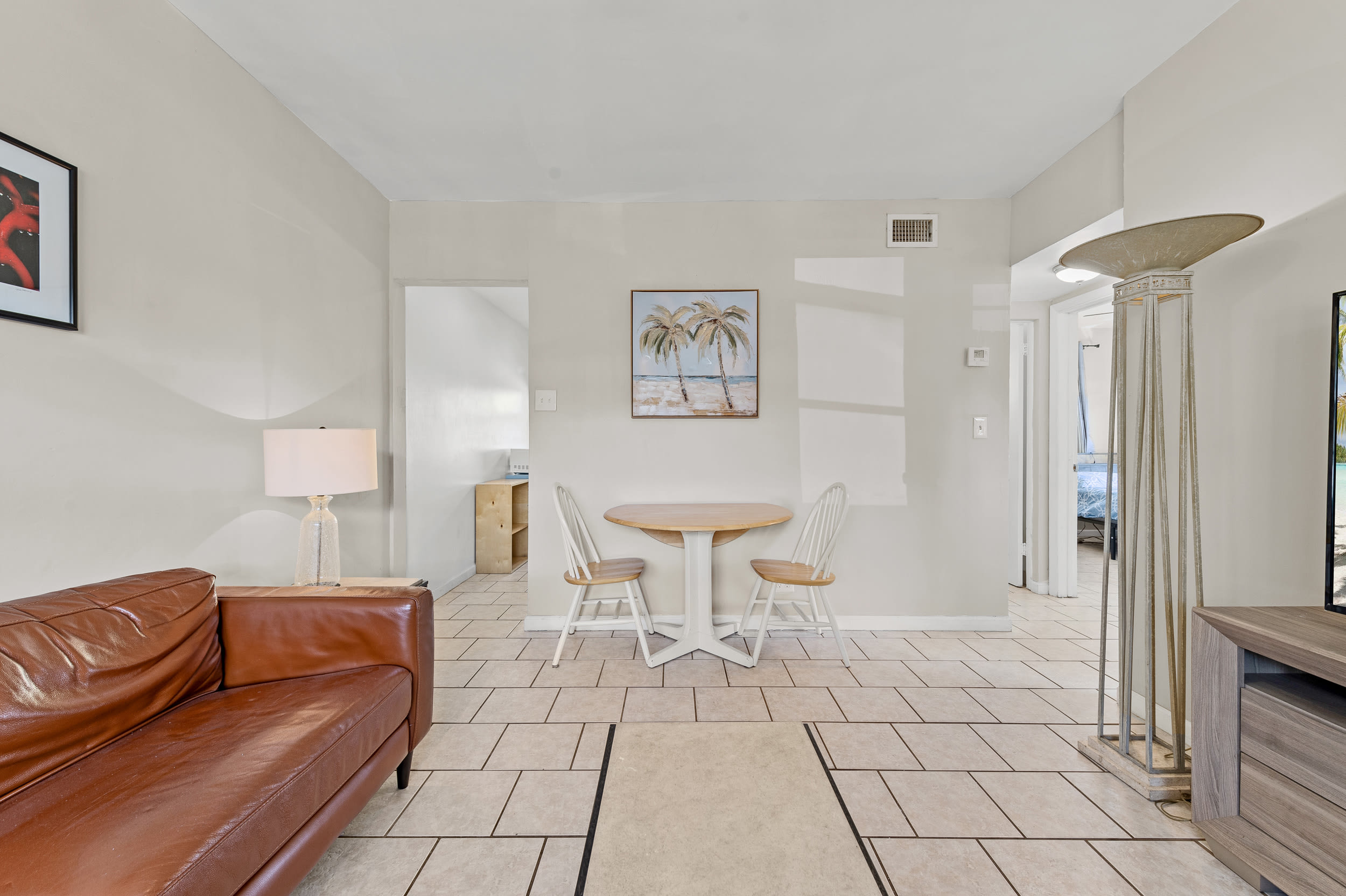 1127 Ne 5th Ave – photo 3