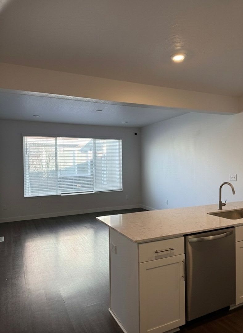 1 000 Move In Credit Move In Ready 3 Bedroom Bluffdale Townhome With Private Side Yard – photo 3