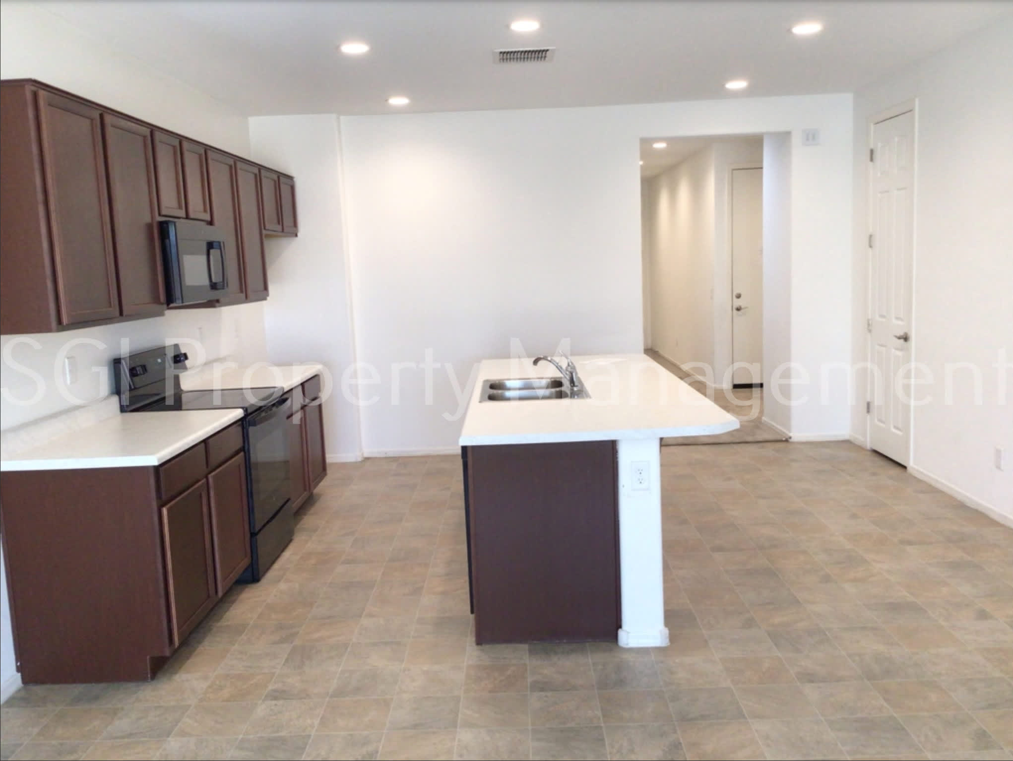 246 E Bahamas Dr – photo 3