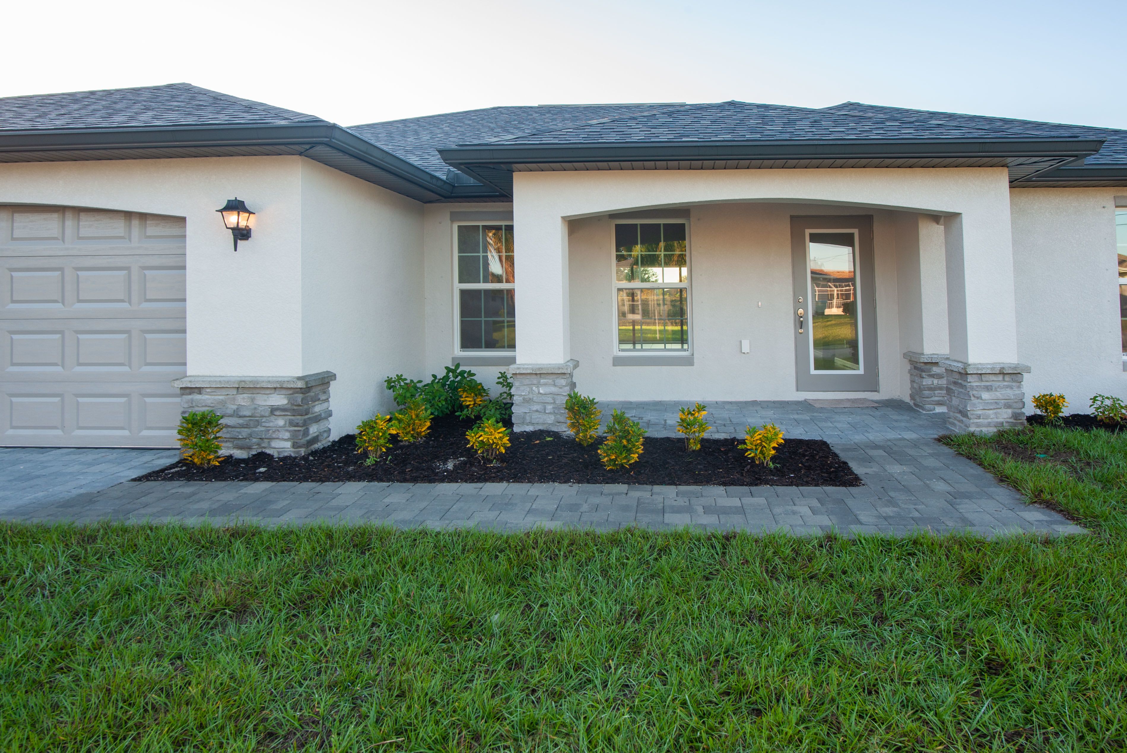 916 Sw 24th St – photo 2