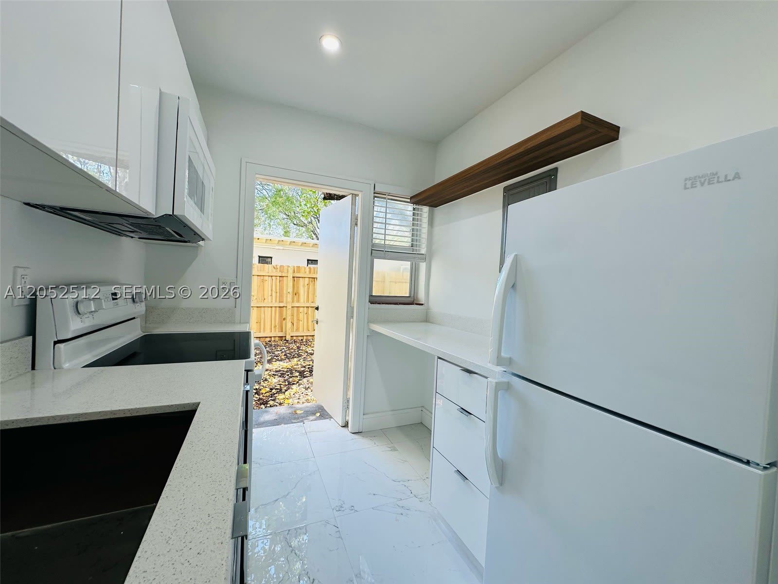 407 SE 14th Ct – photo 2