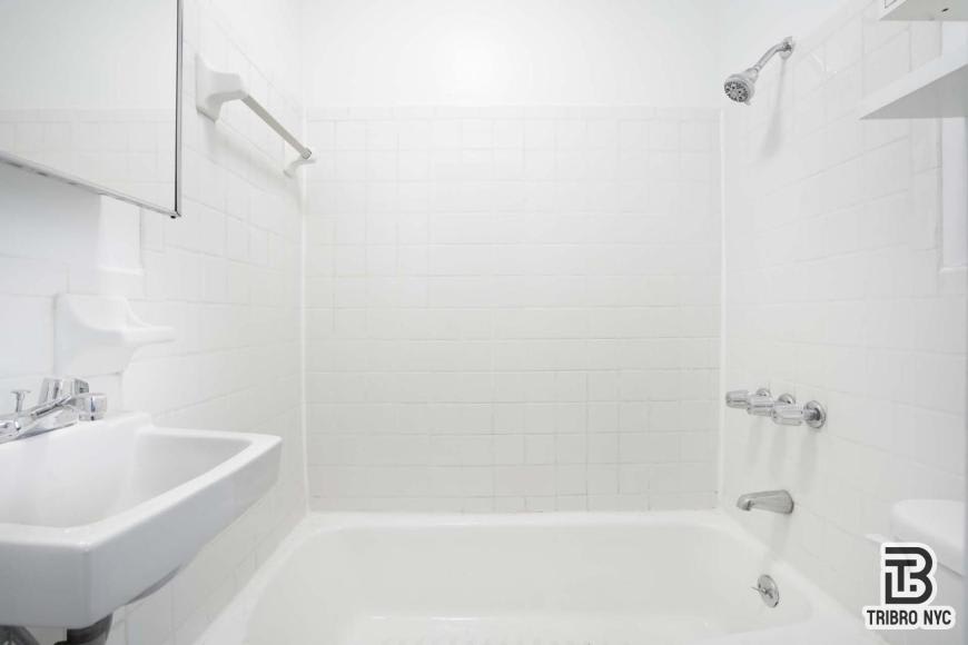 402 West 48th Street – photo 5