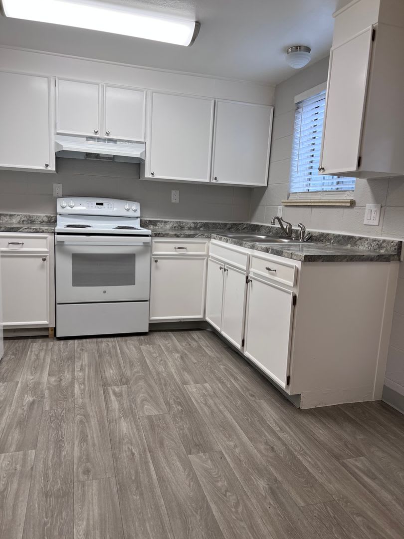 2 bed/1.5 bath town home with covered parking – photo 2