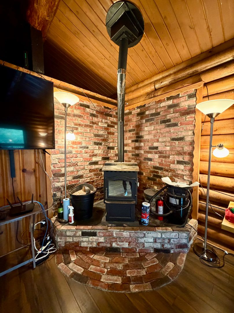 Cozy Cabin-Style Home in North Pole – photo 4