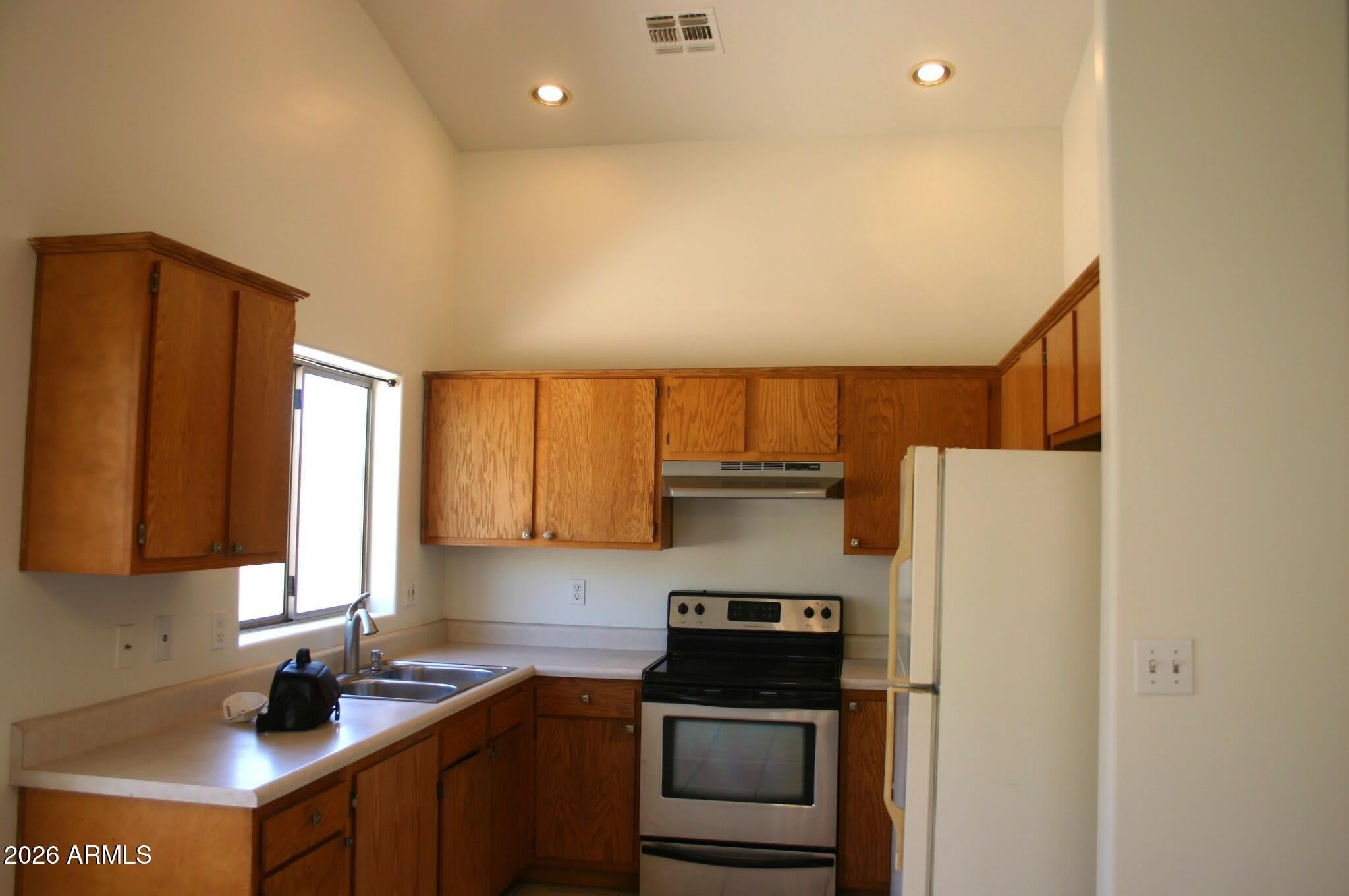 516 E VOGEL Avenue – photo 4