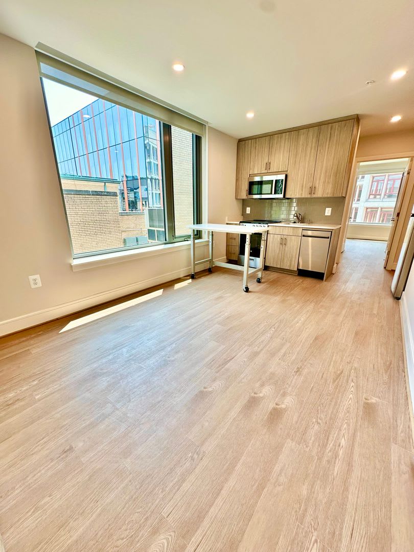Drake East – photo 4
