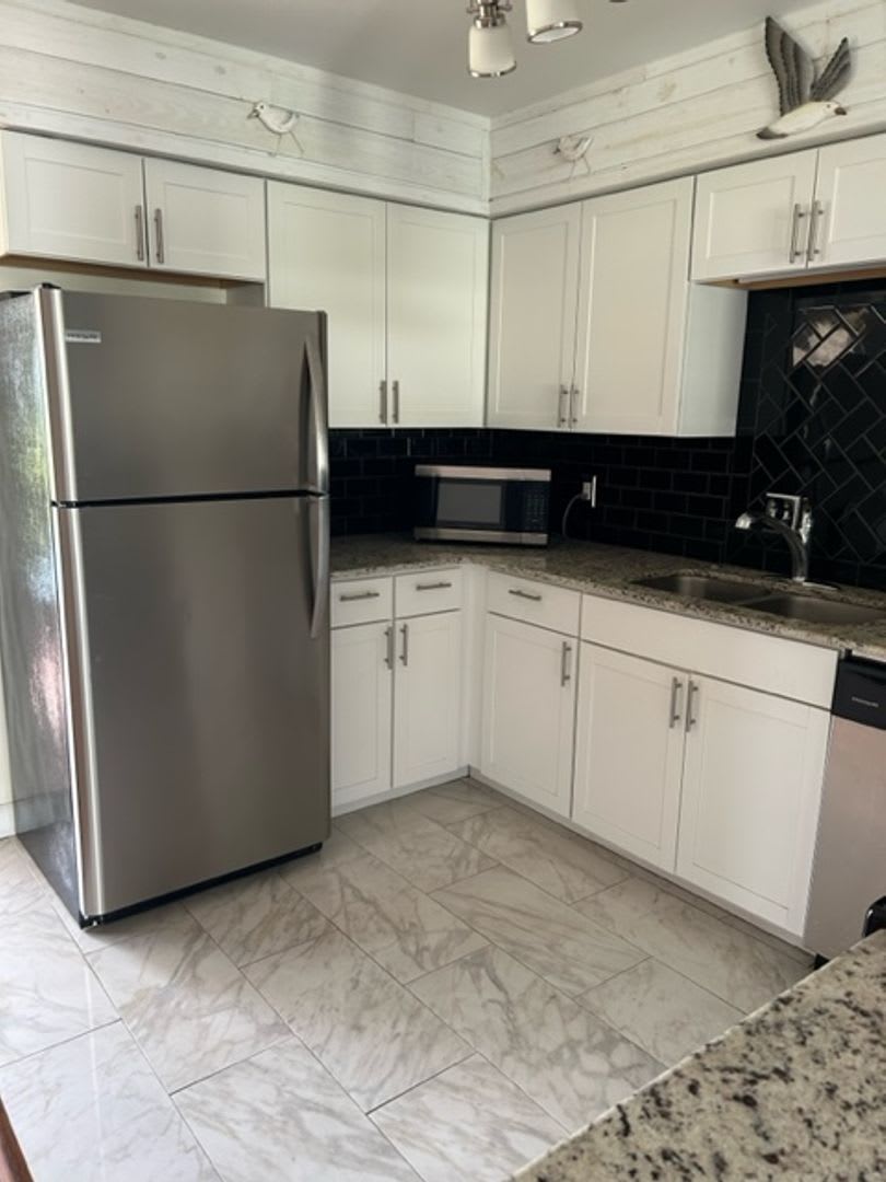 ** ANNUAL 2/2 UNFURNISHED HOME IS AVAILABLE STARTING MID SEPTEMBER 2026** – photo 2