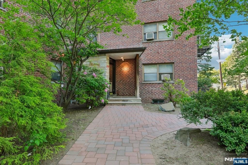 3031 Edwin Avenue – photo 3
