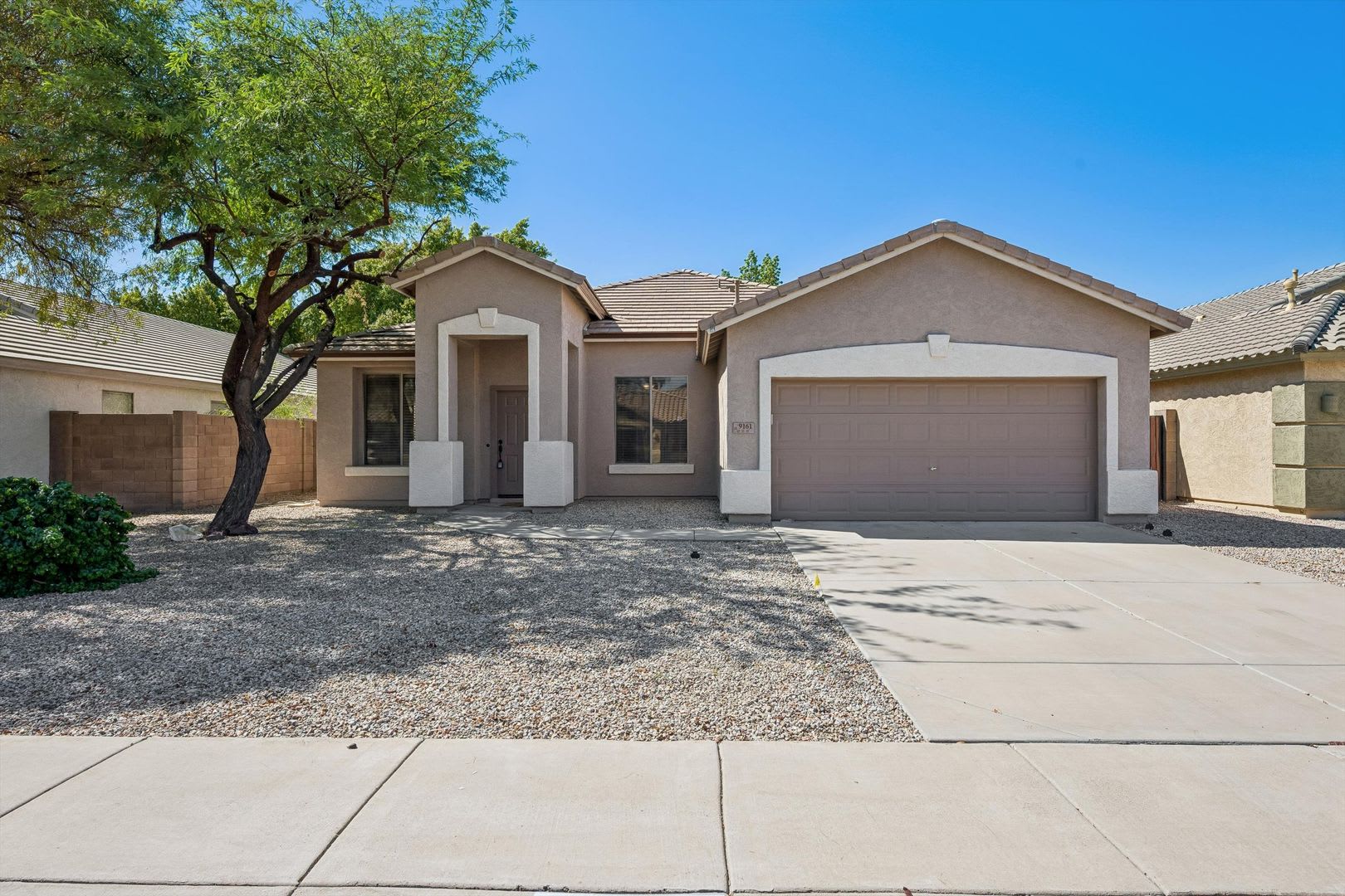 Absolutely Beautiful 4 Bedroom 2 Bathroom With 2 Car Garage In Dove Valley Ranch Available For Move In Now Backyard Is A Peaceful Oasis With Faux Grass For Easy Care Close To Tsmc – photo 2