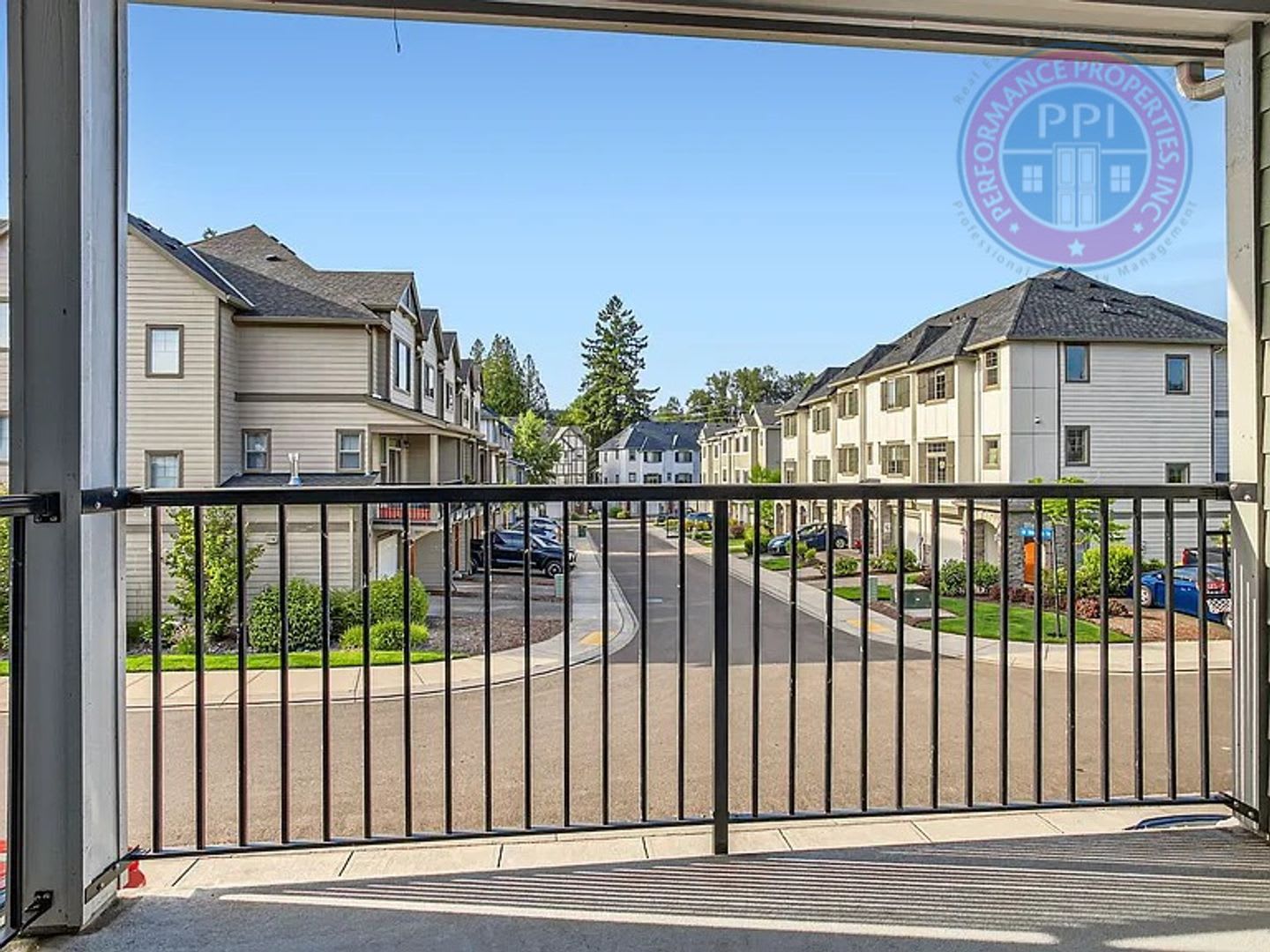 LEASE SPECIAL $500 OFF 1ST MONTH'S RENT!!! River Terrace Neighborhood, Pool, Rec Room & Gym – photo 4