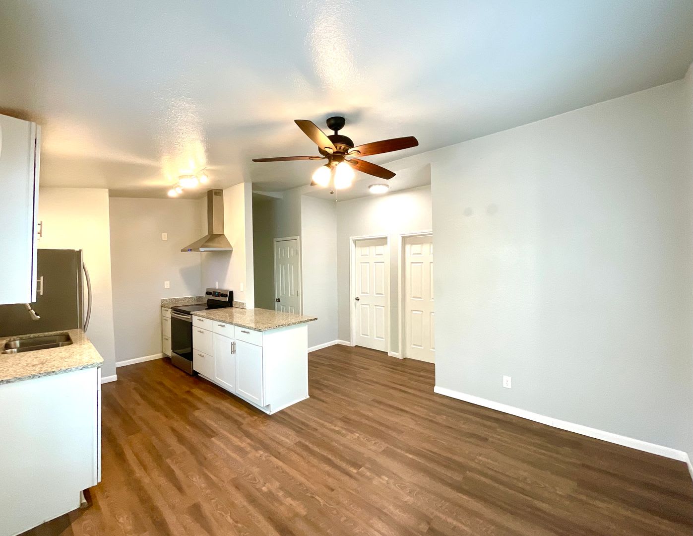 Move In Special 2 Bedrooms Granite Kitchen Personal Parking Near Downtown – photo 4